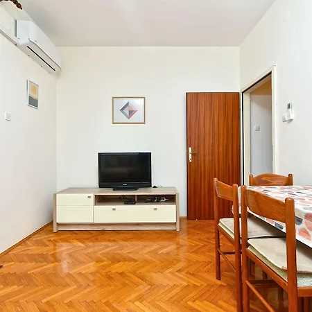 Apartament Angela 1001 *
